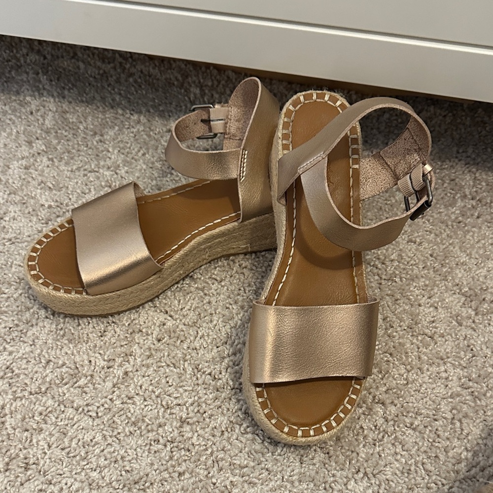 Universal Thread Metallic Tan Espadrille Wedge Sandals